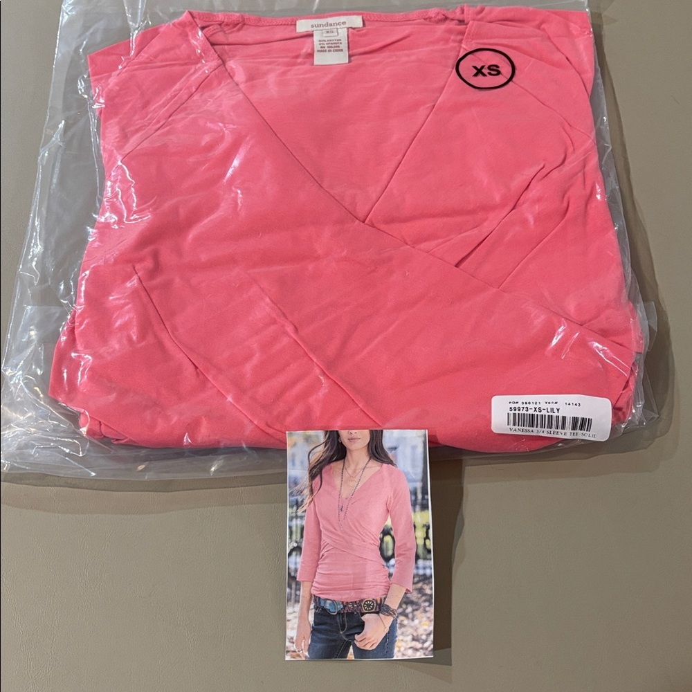 Sundance Vanessa 3/4 Sleeve NWT Size XS. Pulls You In. Very Nice Top!